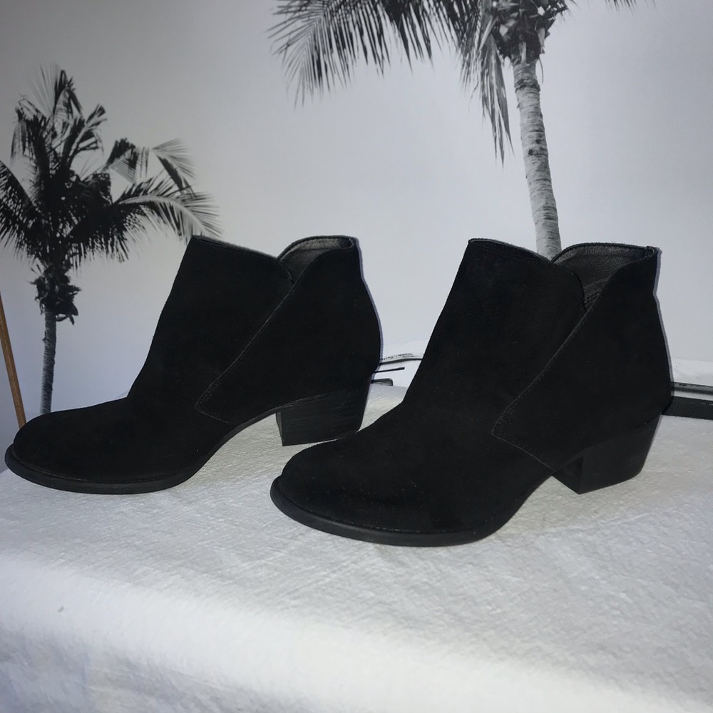 Jessica Simpson Black suede booties size 6